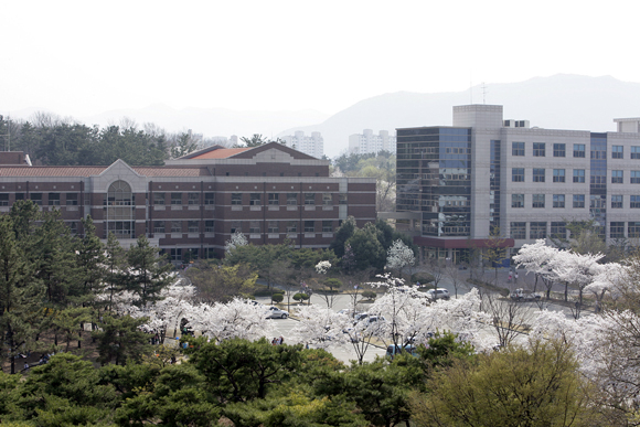 첫 로스쿨 평가 '인증' 획득 - 실무교육 우수성 공인 